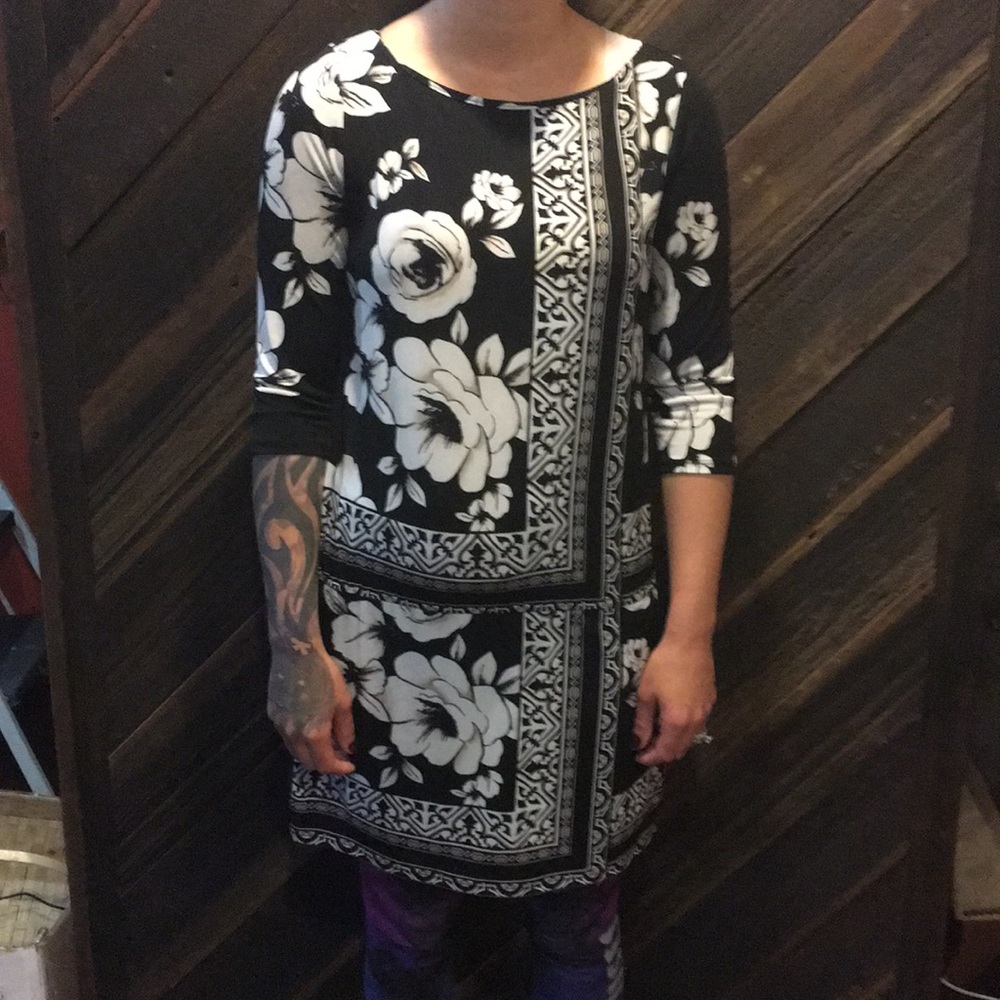 Black and white dress super cute